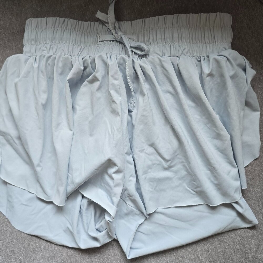 Suzette Medium (8/10) light purple butterfly shorts